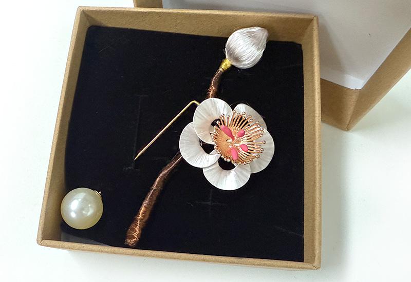 翼藝纏花福飾 -暗香影疏(雙花胸針)